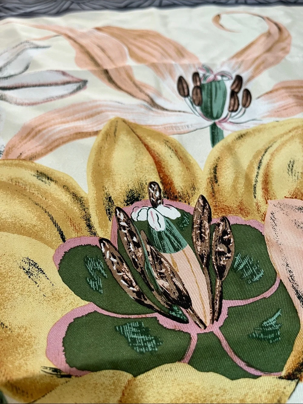 VINTAGE PERRY ELLIS SILK FLORAL SQUARE SCARF MULTICOLOR 35 X 35